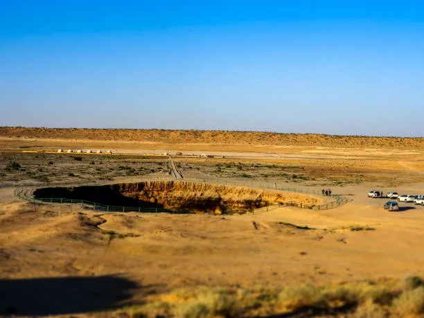 Group tour to the Darvaza Gas Crater — 9